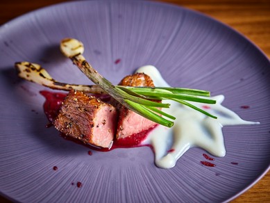 上質な肉と繊細な調理技術が調和した至福の一皿『肉料理』