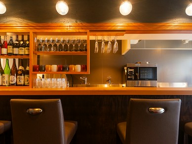 オシャレで過ごしやすい。カウンター席でカジュアルデート