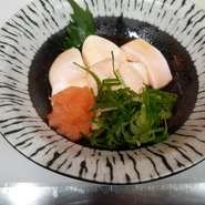 冬の定番。鱈の白子(雲子)にも、負けない濃厚な味わい。そのままでポン酢か天ぷら、どちらでも出来ます。