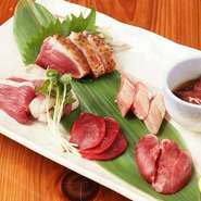 朝引きされたばかりの新鮮な河内鴨が持つ、香り、旨み、そして柔らかさを最大限に引き出した一品です。芳醇な香りが特徴の『トリュフユッケ』も添えられており、濃厚な鴨肉にさらなる深みを加えます。