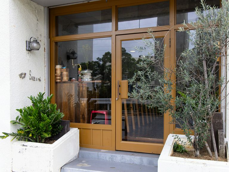 チーズにお惣菜などのテイクアウトも好評