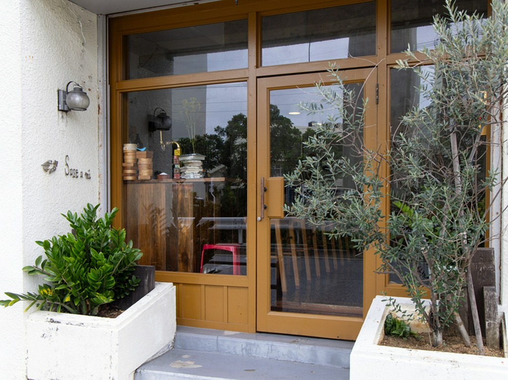 チーズにお惣菜などのテイクアウトも好評