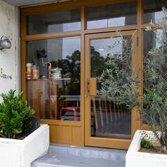 チーズにお惣菜などのテイクアウトも好評