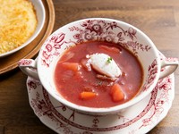 季節の野菜を使用しているため、メニュー内容は日によって異なります。当日のメニューはお店にてご確認ください。