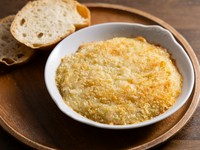 ノルウェー産の干鱈を使い、なめらかに仕立てた、南フランスの地方料理。オーナーが福岡のフレンチレストランでの修業時代から、大切にしている逸品です。