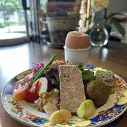 スープ・自家製パン・お好きなチーズ1種類付き
