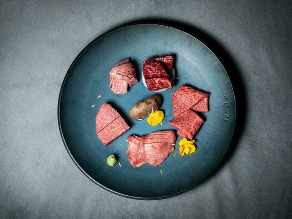 迷ったらこの一皿！厳選された極上の赤身肉5種の盛り合わせ『特選赤身肉5種盛合せ（5種類 各3切れ）』