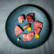 厳選された極上の赤身肉5種を盛り合わせた、人気のメニューです。単品で注文するよりも断然お得になっています。食べ比べができるので、お気に入りの赤身肉を見つけてみてはいかが。