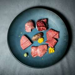 迷ったらこの一皿！厳選された極上の赤身肉5種の盛り合わせ『特選赤身肉5種盛合せ（5種類 各3切れ）』