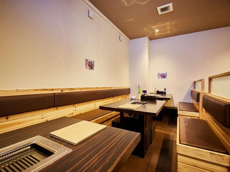 無煙ロースター採用の店内は、心からくつろげる空間