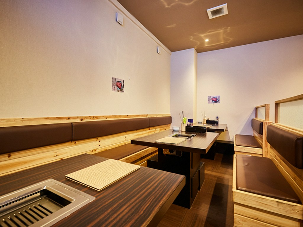 無煙ロースター採用の店内は、心からくつろげる空間