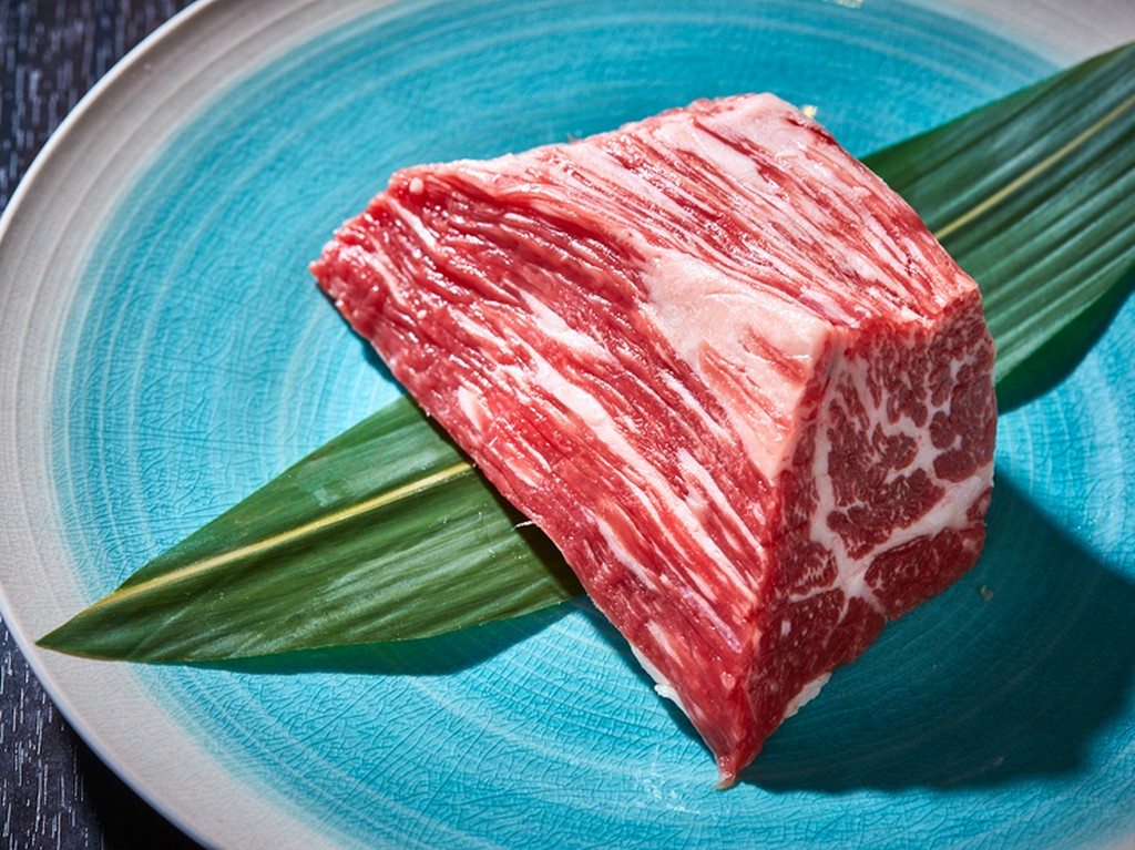 石垣島の2大銘柄牛「石垣牛」と「美崎牛」にこだわって提供