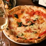 JR蒲田駅東口から徒歩3分の【Rita.】。本格ナポリピッツァやナポリの伝統料理を、大切な人と味わってみませんか。オシャレな料理と空間でデート使いにも最適な一軒です。