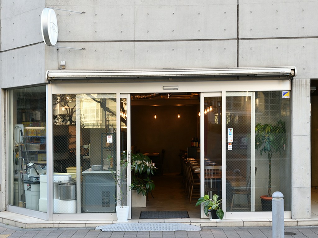 JR蒲田駅東口から徒歩3分。世代問わず愛されるお店