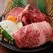 質と鮮度にこだわったお肉を中心に、バラエティ豊富なメニューを楽しめる3種の食べ放題コースを用意。予算や利用シーンに合わせて選べるコースで、日常のちょっとしたご褒美から、特別な日まで足を運べるお店です。