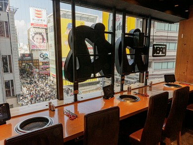 道頓堀・戎橋を一望できる、贅沢なロケーション