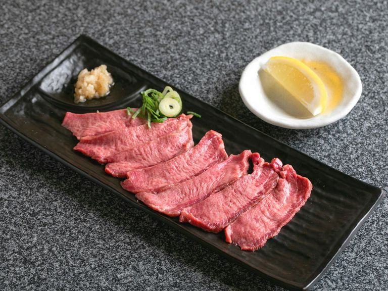 タン本来の柔らかさとジューシーさ、どちらも一緒に味わえる『並塩タン』