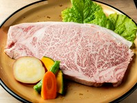 赤身の霜降り、サシ（脂肪）が軽く、お口の中でとろけます。