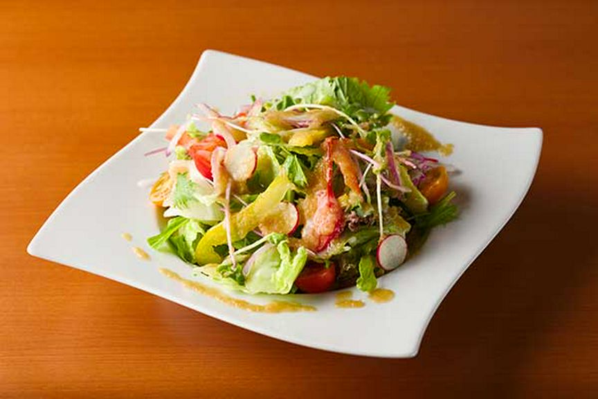 自家製ドレッシングのサラダ