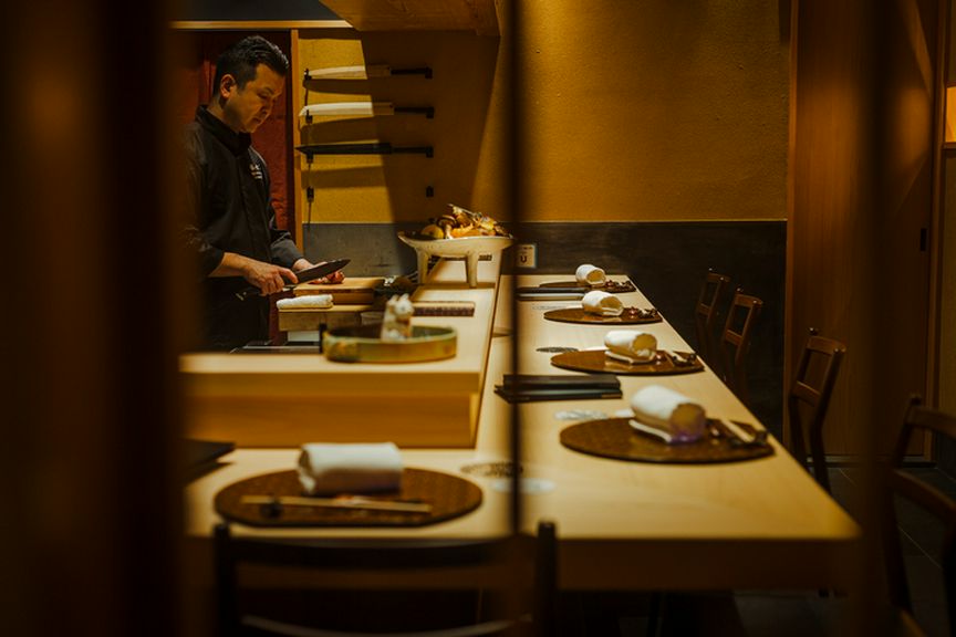 西麻布の一角に、ひっそりと佇む隠れ家割烹。