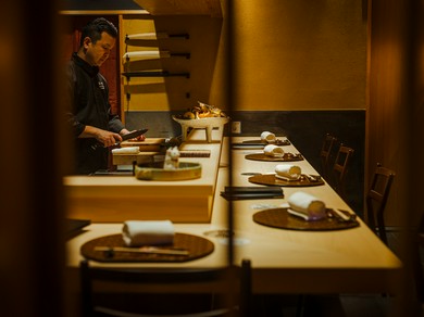 西麻布の一角に、ひっそりと佇む隠れ家割烹。