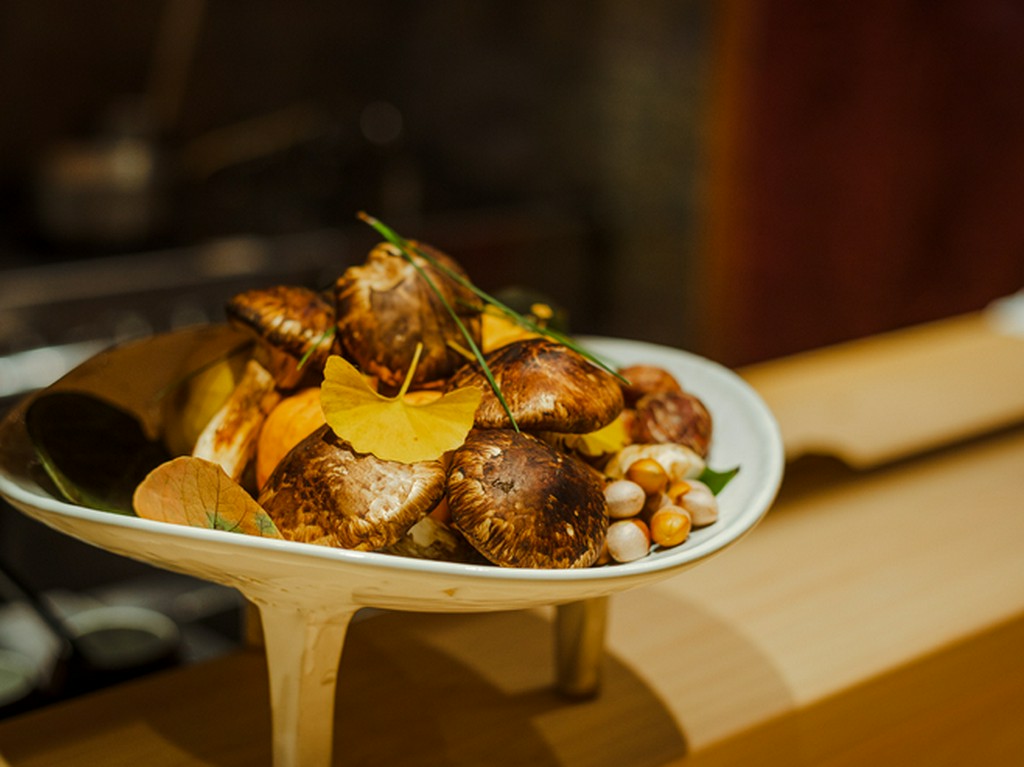 極上素材を惜しみなく使いながら驚きの品数が登場。