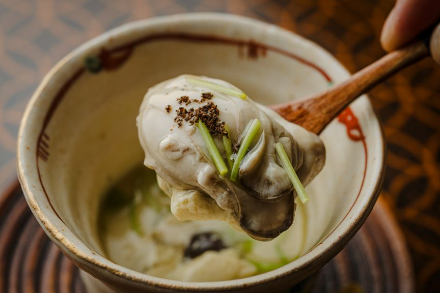 旬の素材に店主ならではのクリエイティブなアイデアをプラス。