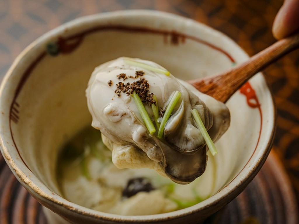 旬の素材に店主ならではのクリエイティブなアイデアをプラス。