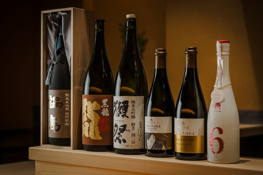 常時30種近くの日本酒を取り揃え