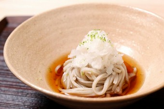 滑らかな食感と喉越しを楽しむ『手打ち蕎麦』
