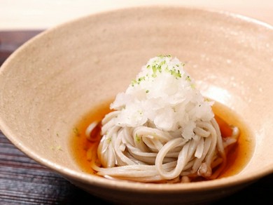 滑らかな食感と喉越しを楽しむ『手打ち蕎麦』