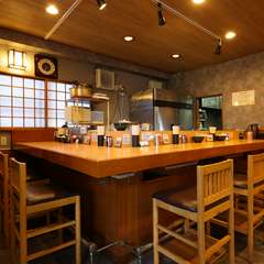 厨房前のカウンター席は、一人ランチ・ちょい飲みにちょうどいい
