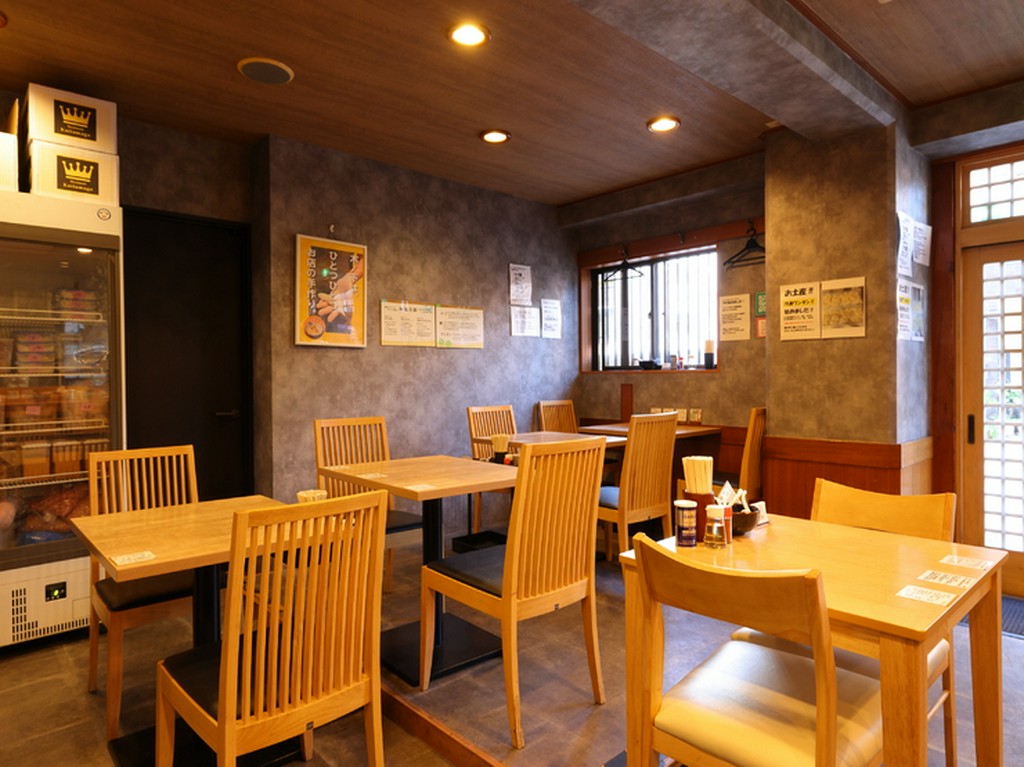二世代、三世代で利用できる落ち着きのある店内
