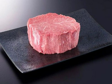 肉そのものの味を楽しめる逸品。口に入れた瞬間にとろけるような極上の食感『シャトーブリアン』