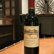 豊富に取り揃えられたワインは、ワインセラーに10年～20年熟成された年代物もあり、ワイン好きな方は見逃せません。年代物の貴重な1本を、上質な神戸牛と共に頂けば至福のひとときです。