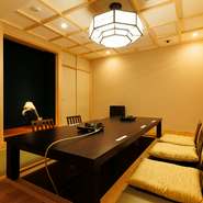 地下にある特別個室は化粧室などもすべて備わっていてプライベート感抜群。ほかの来店者と顔を合わせることなく、大切な方とゆっくり、食事とお酒を楽しむことが可能です。（個室料2,750円）

