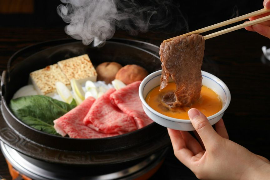 秘伝の割り下が絶妙なバランス『特上神戸牛すき焼き 120g』