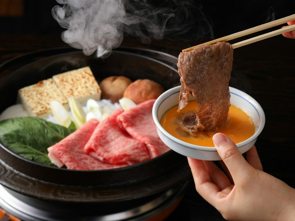 秘伝の割り下が絶妙なバランス『特上神戸牛すき焼き　120g』