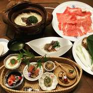 メインは、すきやき・しゃぶしゃぶ　お選び頂けます。

豪華な前菜、メイン（肉８０g）、そして〆とデザートまで付いた特別なコースとなっております。
接待や、特別な日の御食事に、、