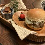 店内でもお召し上がり頂けます。

デリバリーは御座いません。