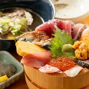毎日須崎漁港から店主自ら新鮮な魚のみを仕入れしています。本物を知るからこそ妥協は一切なしあるのは素材へのこだわりのみ。