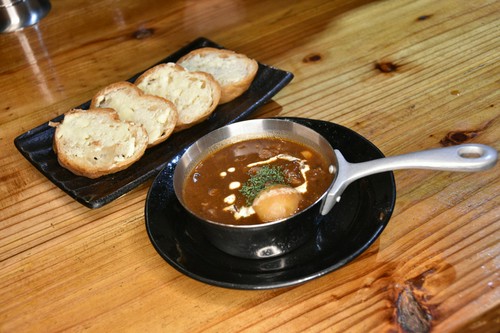 『ビーフシチュー』は【パンドゥミー】のバゲットと相性抜群！