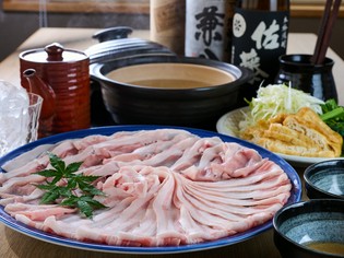 まずは素材選びから。地元の恵みを、確かな目利きで食卓へ