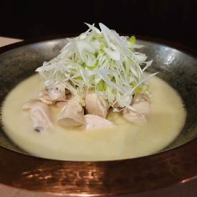 Mizutaki hotpot course with all-you-can-drink