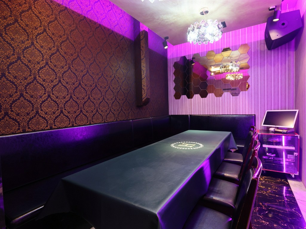 予約必須。友人同士で利用したい、カラオケ個室