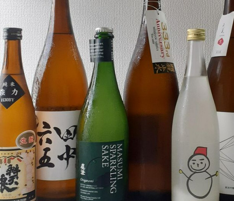 常時20種以上。日本各地の銘酒を厳選、プレミアム酒も登場