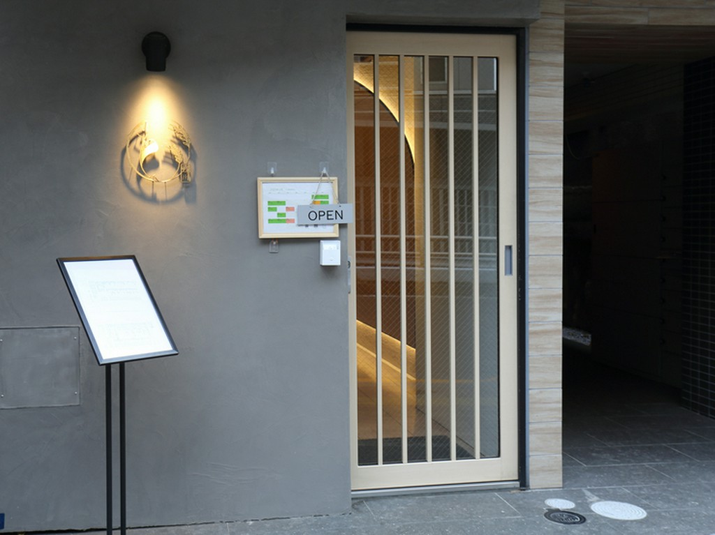 高級店の味を、立食いでリーズナブルに堪能できる寿司店