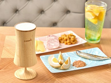 竹グラスやステンドグラス。こだわりのグラスでお疲れ様の一杯を