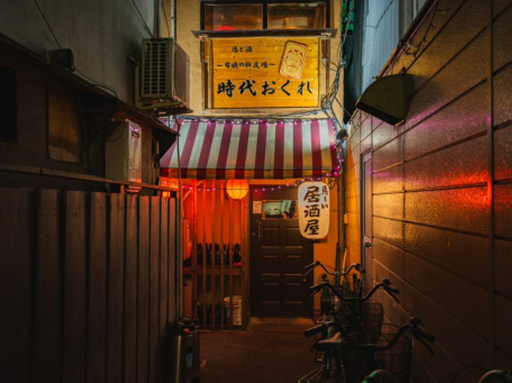 近鉄布施駅5分の“布施の社交場”。レトロな隠れ家的居酒屋