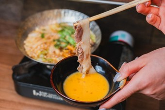 新鮮馬肉をしゃぶしゃぶで『すきしゃぶ桜鍋』